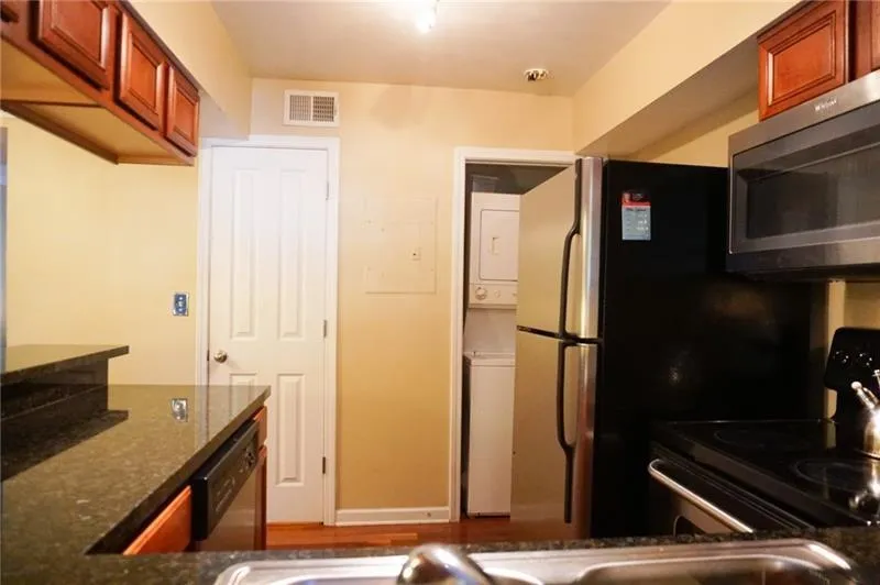 6940 Roswell Road Ne Unit 1b, Atlanta, Georgia 30328, 2 Bedrooms Bedrooms, ,1 BathroomBathrooms,Residential,Sold,6940 Roswell Road Ne Unit 1b,6756838