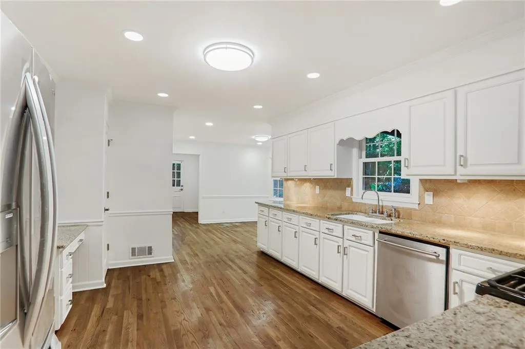 5525 Shiver Summit, Atlanta, Georgia 30342, 4 Bedrooms Bedrooms, ,3 BathroomsBathrooms,Residential,Sold,5525 Shiver Summit,7396989