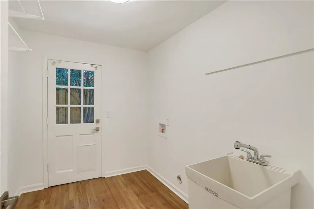 5525 Shiver Summit, Atlanta, Georgia 30342, 4 Bedrooms Bedrooms, ,3 BathroomsBathrooms,Residential,Sold,5525 Shiver Summit,7396989