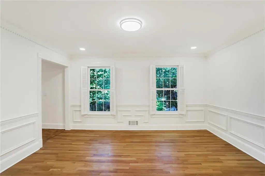 5525 Shiver Summit, Atlanta, Georgia 30342, 4 Bedrooms Bedrooms, ,3 BathroomsBathrooms,Residential,Sold,5525 Shiver Summit,7396989