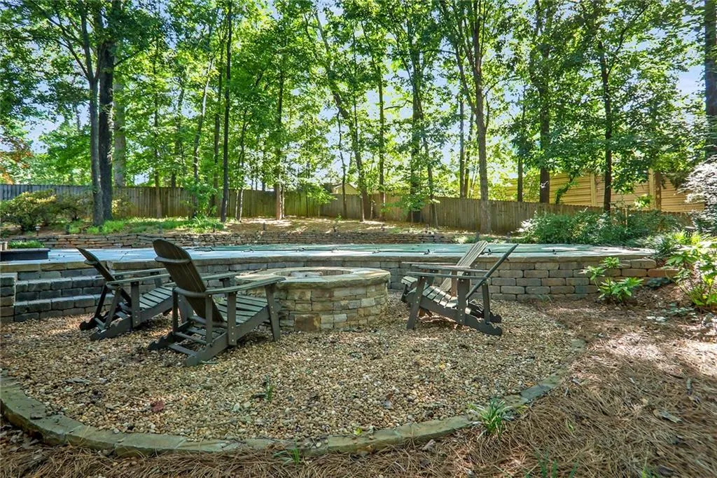 5525 Shiver Summit, Atlanta, Georgia 30342, 4 Bedrooms Bedrooms, ,3 BathroomsBathrooms,Residential,Sold,5525 Shiver Summit,7396989