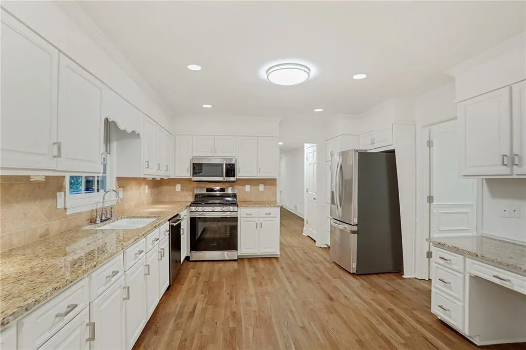 5525 Shiver Summit, Atlanta, Georgia 30342, 4 Bedrooms Bedrooms, ,3 BathroomsBathrooms,Residential,Sold,5525 Shiver Summit,7396989