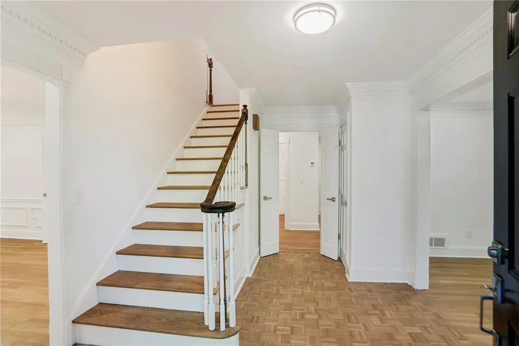 5525 Shiver Summit, Atlanta, Georgia 30342, 4 Bedrooms Bedrooms, ,3 BathroomsBathrooms,Residential,Sold,5525 Shiver Summit,7396989