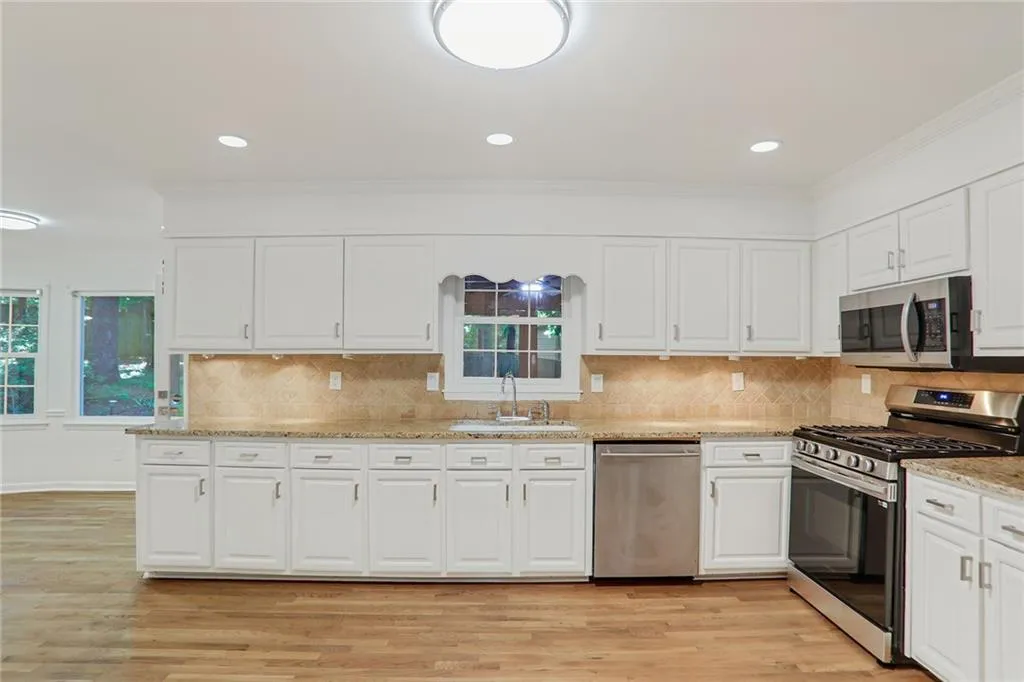 5525 Shiver Summit, Atlanta, Georgia 30342, 4 Bedrooms Bedrooms, ,3 BathroomsBathrooms,Residential,Sold,5525 Shiver Summit,7396989