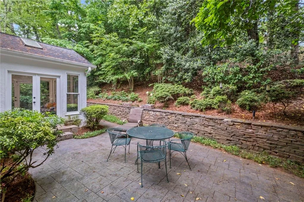 7750 Landowne Drive, Atlanta, Georgia 30350, 6 Bedrooms Bedrooms, ,4 BathroomsBathrooms,Residential,For Sale,7750 Landowne Drive,7635081