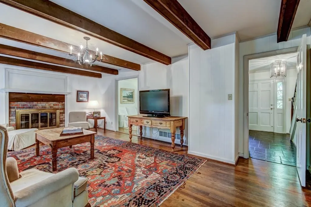 7125 Duncourtney Drive, Atlanta, Georgia 30328, 5 Bedrooms Bedrooms, ,2 BathroomsBathrooms,Residential,Sold,7125 Duncourtney Drive,5897240