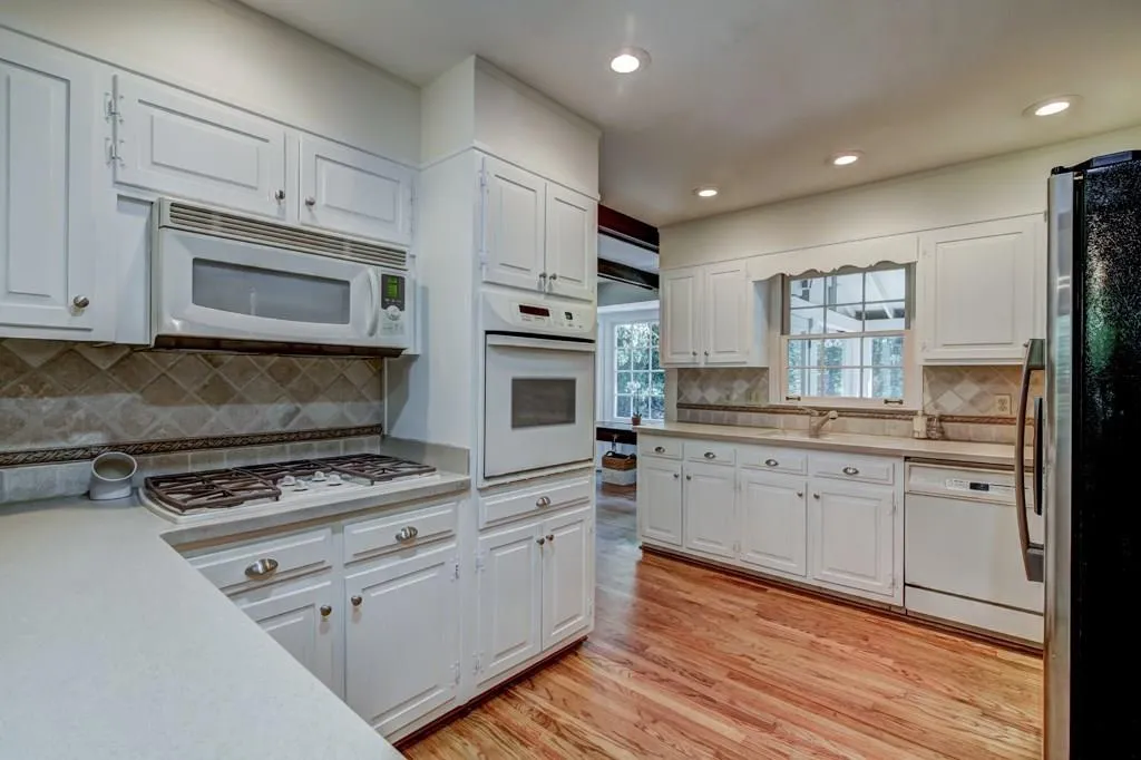 7125 Duncourtney Drive, Atlanta, Georgia 30328, 5 Bedrooms Bedrooms, ,2 BathroomsBathrooms,Residential,Sold,7125 Duncourtney Drive,5897240