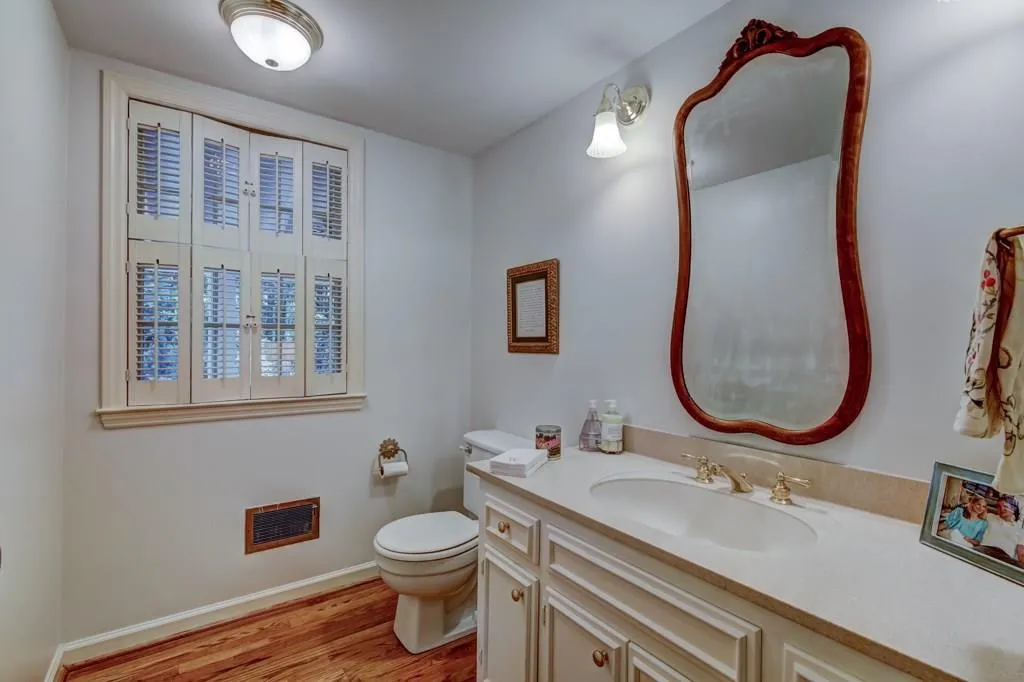 7125 Duncourtney Drive, Atlanta, Georgia 30328, 5 Bedrooms Bedrooms, ,2 BathroomsBathrooms,Residential,Sold,7125 Duncourtney Drive,5897240
