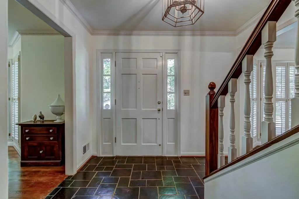 7125 Duncourtney Drive, Atlanta, Georgia 30328, 5 Bedrooms Bedrooms, ,2 BathroomsBathrooms,Residential,Sold,7125 Duncourtney Drive,5897240