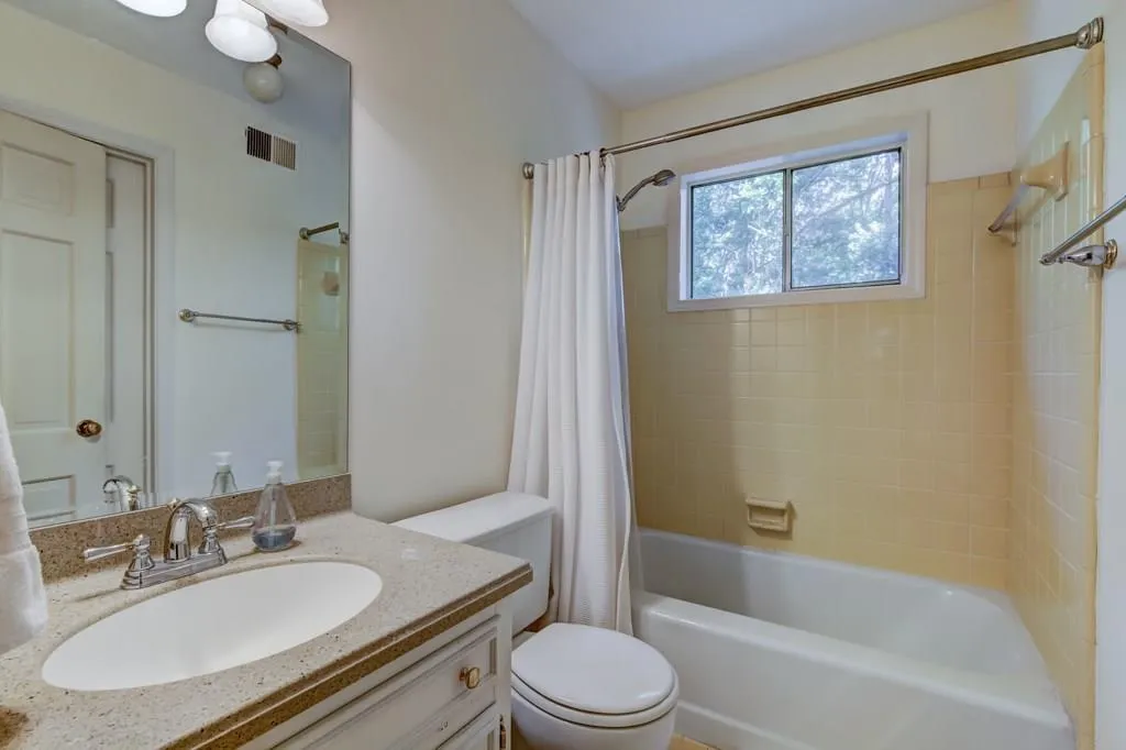 7125 Duncourtney Drive, Atlanta, Georgia 30328, 5 Bedrooms Bedrooms, ,2 BathroomsBathrooms,Residential,Sold,7125 Duncourtney Drive,5897240