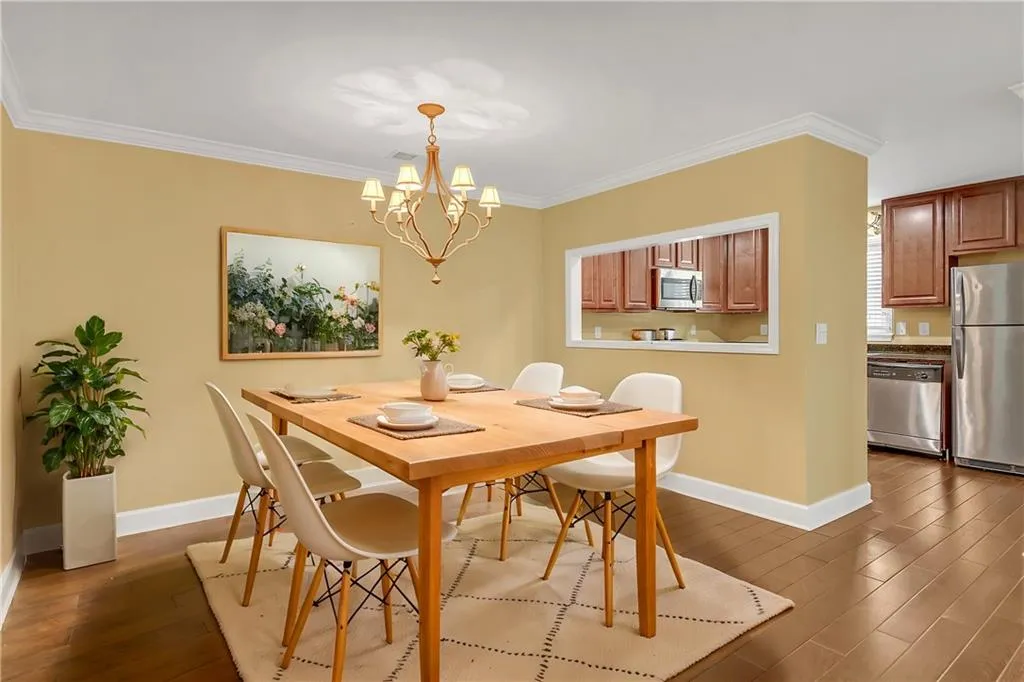 900 Camden Court, Atlanta, Georgia 30327, 2 Bedrooms Bedrooms, ,2 BathroomsBathrooms,Residential,Sold,900 Camden Court,7515858