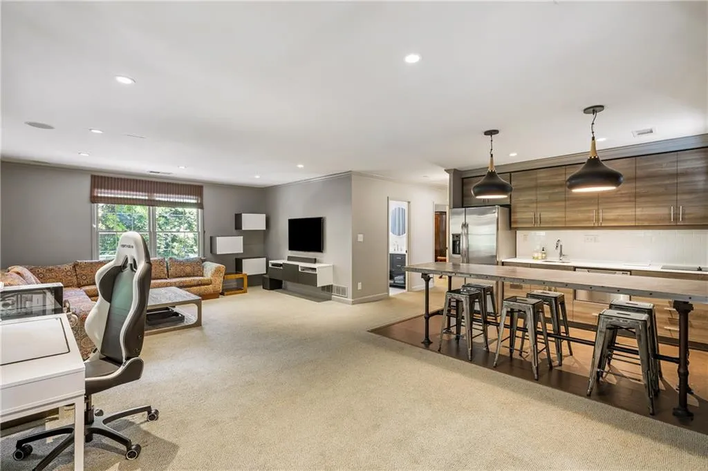 2890 Howell Mill Road, Atlanta, Georgia 30327, 7 Bedrooms Bedrooms, ,5 BathroomsBathrooms,Residential,For Sale,2890 Howell Mill Road,7574110