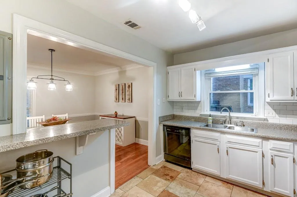 7500 Roswell Road Unit 120, Sandy Springs, Georgia 30350, 3 Bedrooms Bedrooms, ,2 BathroomsBathrooms,Residential,Sold,7500 Roswell Road Unit 120,5919971