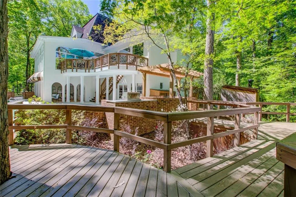 5935 Winterthur Ridge, Sandy Springs, Georgia 30328, 5 Bedrooms Bedrooms, ,4 BathroomsBathrooms,Residential,Sold,5935 Winterthur Ridge,7202795