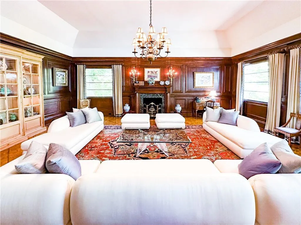5935 Winterthur Ridge, Sandy Springs, Georgia 30328, 5 Bedrooms Bedrooms, ,4 BathroomsBathrooms,Residential,Sold,5935 Winterthur Ridge,7202795