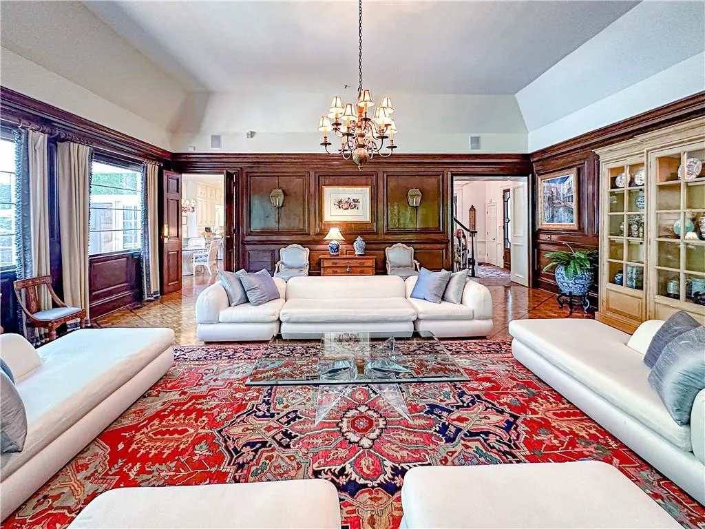 5935 Winterthur Ridge, Sandy Springs, Georgia 30328, 5 Bedrooms Bedrooms, ,4 BathroomsBathrooms,Residential,Sold,5935 Winterthur Ridge,7202795