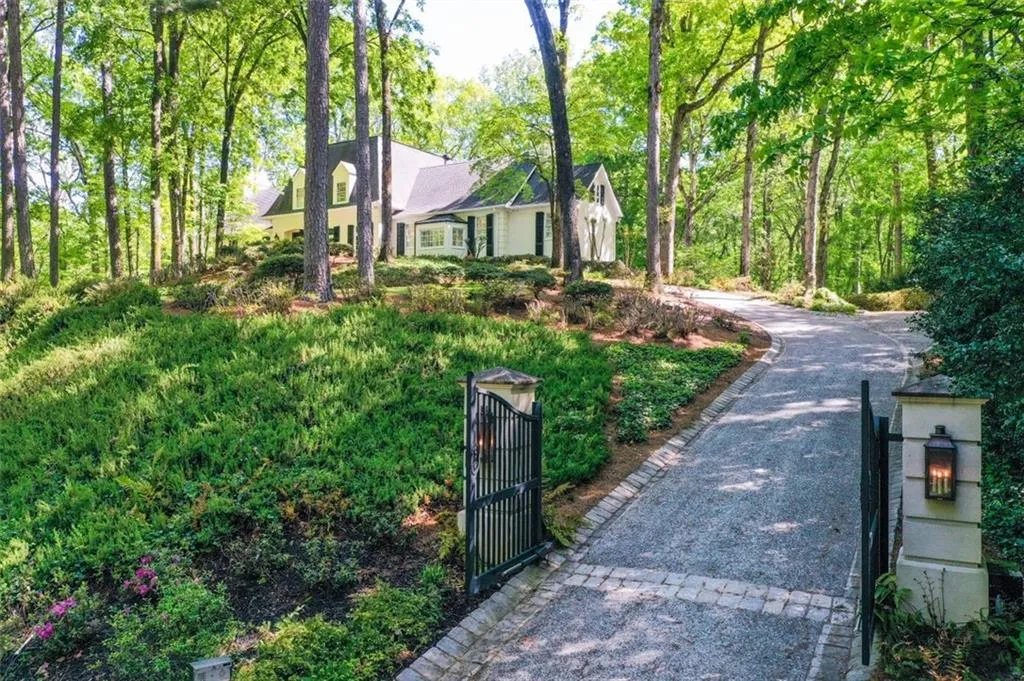 5935 Winterthur Ridge, Sandy Springs, Georgia 30328, 5 Bedrooms Bedrooms, ,4 BathroomsBathrooms,Residential,Sold,5935 Winterthur Ridge,7202795