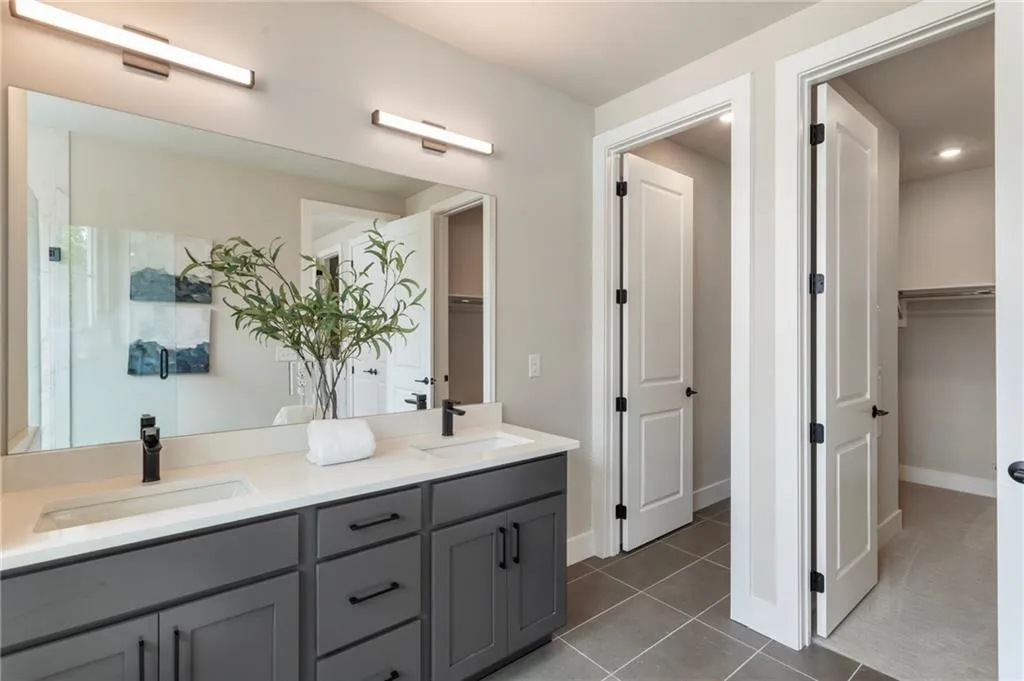 2144 Tidwell Lane Unit 2, Atlanta, Georgia 30318, 4 Bedrooms Bedrooms, ,3 BathroomsBathrooms,Residential,For Sale,2144 Tidwell Lane Unit 2,7576320