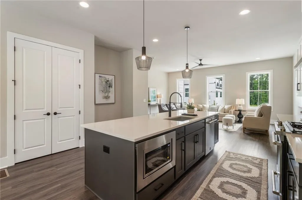 2144 Tidwell Lane Unit 2, Atlanta, Georgia 30318, 4 Bedrooms Bedrooms, ,3 BathroomsBathrooms,Residential,For Sale,2144 Tidwell Lane Unit 2,7576320
