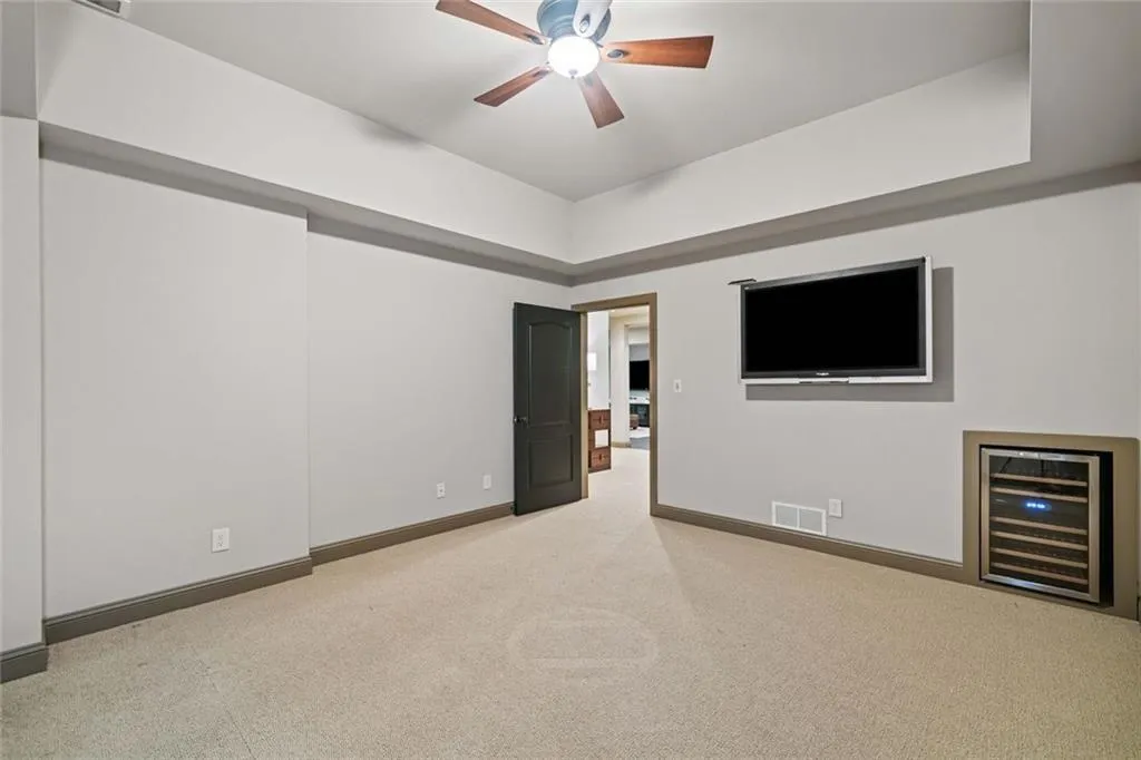 Yet another (3rd) terrace level room is ideal for a home gym, playroom or wine cellar.