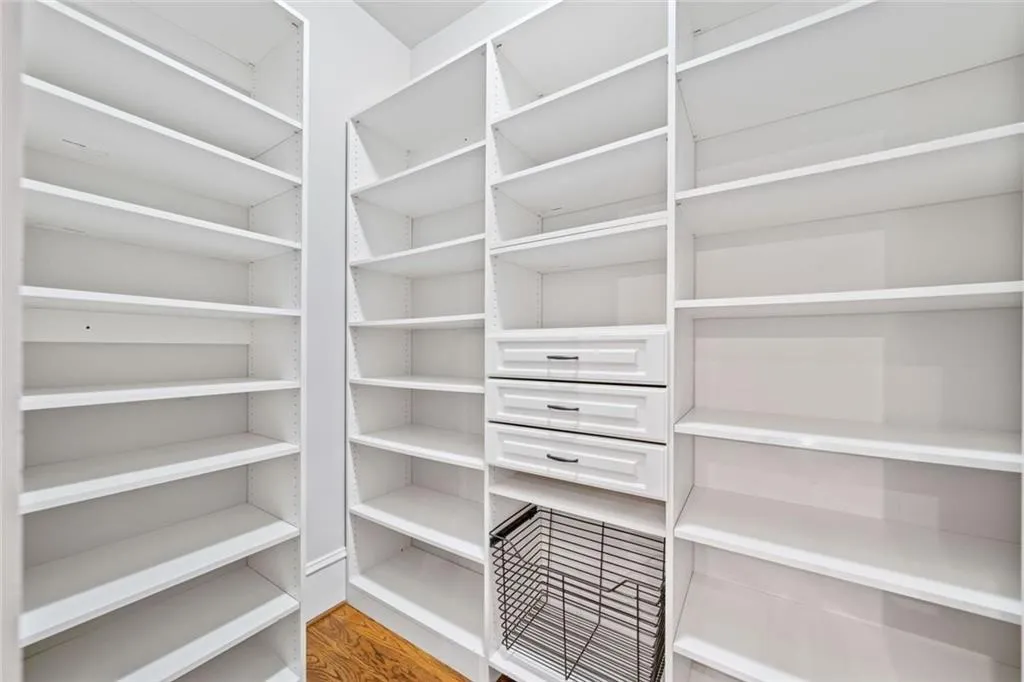 Walk-in Pantry