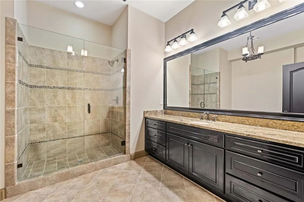 Shared hallway bath on terrace level.