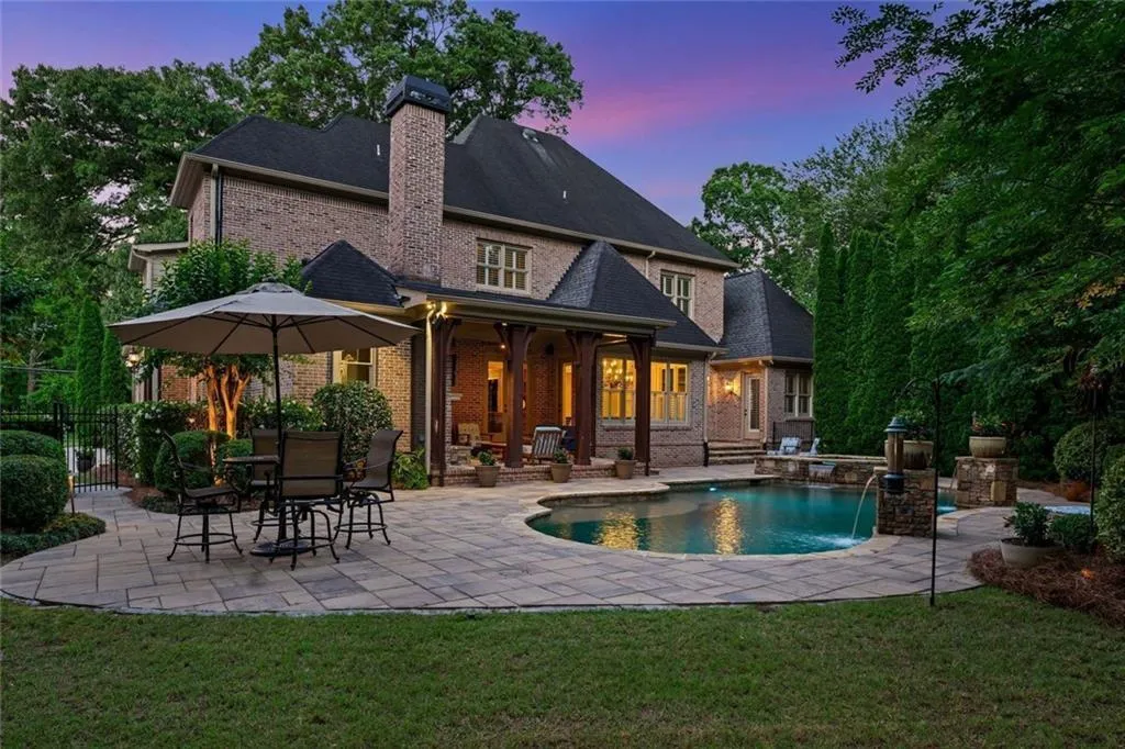 Back of Structure - Low voltage landscape lighting around the pool