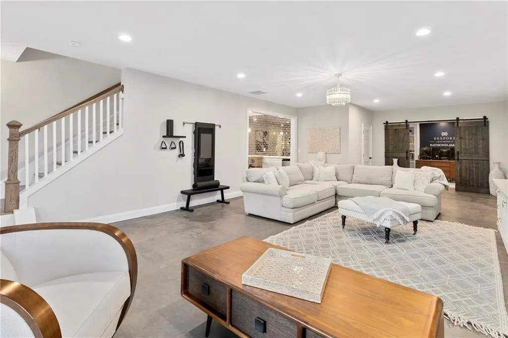 6475 Canopy Drive, Atlanta, Georgia 30328, 5 Bedrooms Bedrooms, ,4 BathroomsBathrooms,Residential,Sold,6475 Canopy Drive,6969816