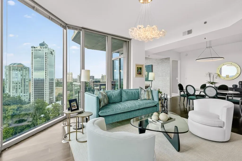 2795 Peachtree Road Ne Unit 1801, Atlanta, Georgia 30305, 2 Bedrooms Bedrooms, ,2 BathroomsBathrooms,Residential,For Sale,2795 Peachtree Road Ne Unit 1801,7627526