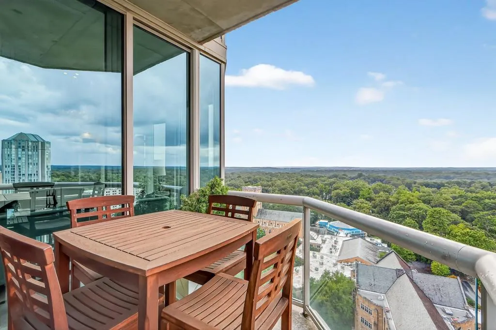 2795 Peachtree Road Ne Unit 1801, Atlanta, Georgia 30305, 2 Bedrooms Bedrooms, ,2 BathroomsBathrooms,Residential,For Sale,2795 Peachtree Road Ne Unit 1801,7627526
