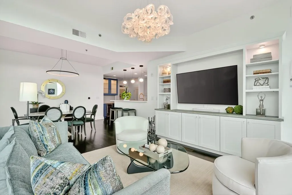 2795 Peachtree Road Ne Unit 1801, Atlanta, Georgia 30305, 2 Bedrooms Bedrooms, ,2 BathroomsBathrooms,Residential,For Sale,2795 Peachtree Road Ne Unit 1801,7627526