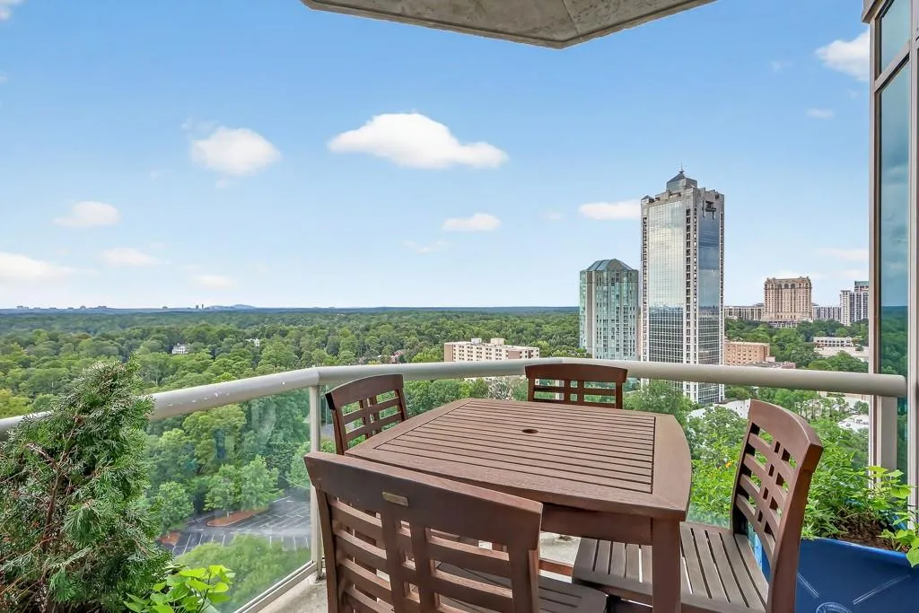 2795 Peachtree Road Ne Unit 1801, Atlanta, Georgia 30305, 2 Bedrooms Bedrooms, ,2 BathroomsBathrooms,Residential,For Sale,2795 Peachtree Road Ne Unit 1801,7627526
