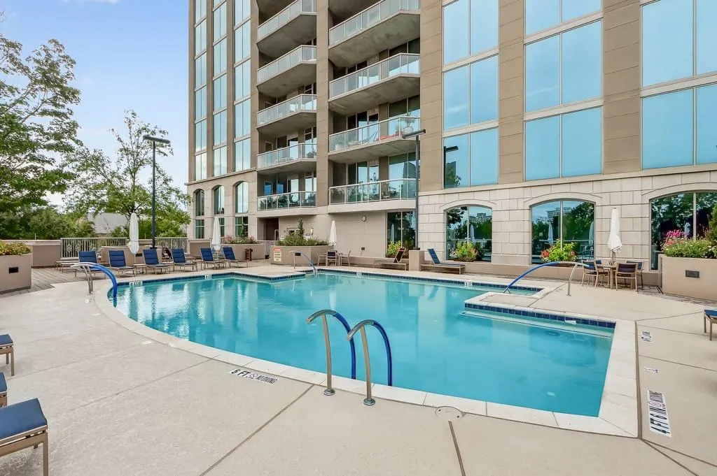 2795 Peachtree Road Ne Unit 1801, Atlanta, Georgia 30305, 2 Bedrooms Bedrooms, ,2 BathroomsBathrooms,Residential,For Sale,2795 Peachtree Road Ne Unit 1801,7627526