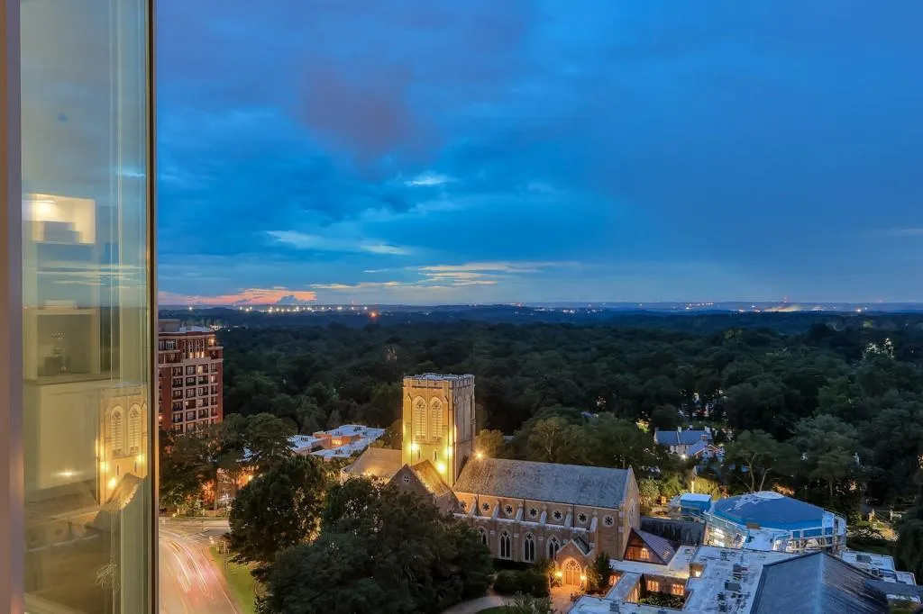 2795 Peachtree Road Ne Unit 1801, Atlanta, Georgia 30305, 2 Bedrooms Bedrooms, ,2 BathroomsBathrooms,Residential,For Sale,2795 Peachtree Road Ne Unit 1801,7627526