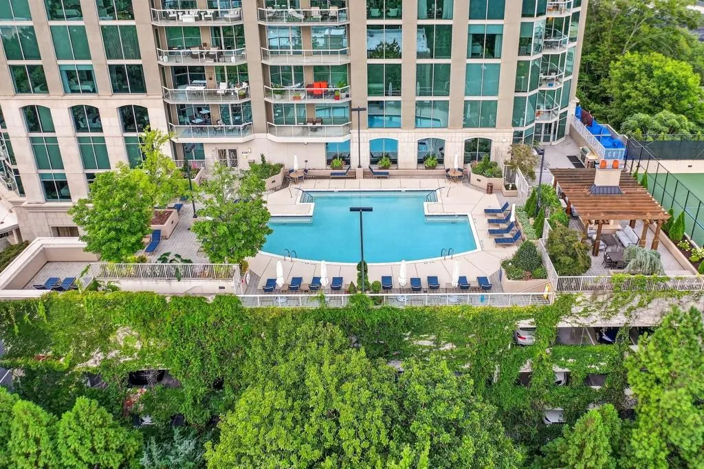 2795 Peachtree Road Ne Unit 1801, Atlanta, Georgia 30305, 2 Bedrooms Bedrooms, ,2 BathroomsBathrooms,Residential,For Sale,2795 Peachtree Road Ne Unit 1801,7627526