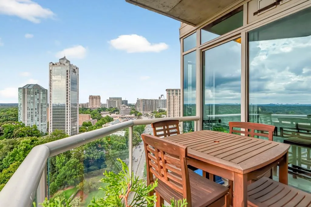 2795 Peachtree Road Ne Unit 1801, Atlanta, Georgia 30305, 2 Bedrooms Bedrooms, ,2 BathroomsBathrooms,Residential,For Sale,2795 Peachtree Road Ne Unit 1801,7627526