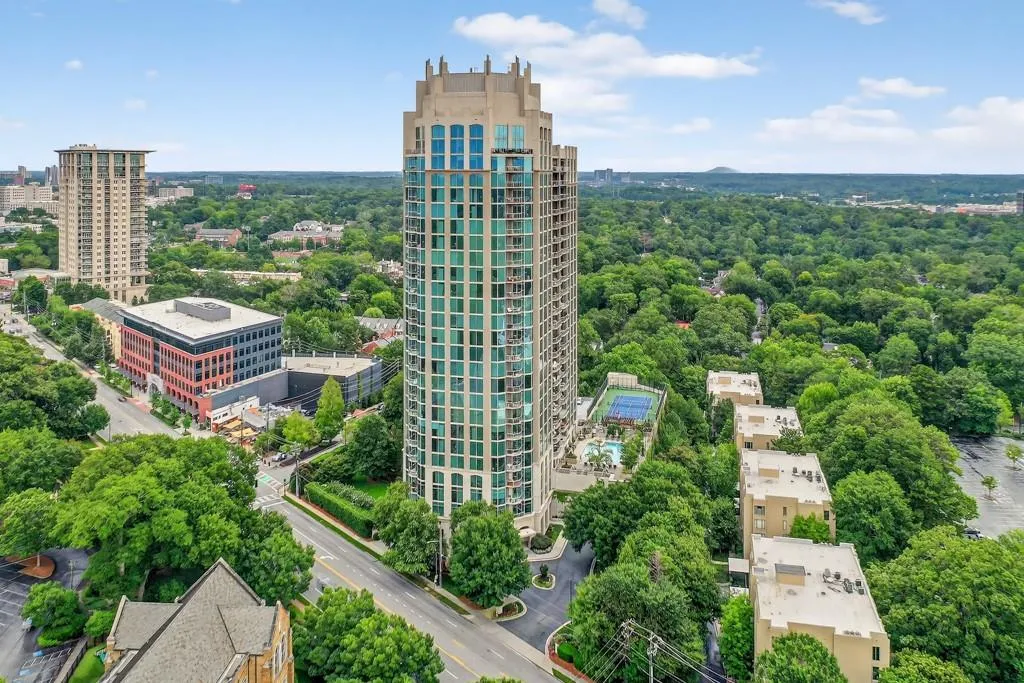 2795 Peachtree Road Ne Unit 1801, Atlanta, Georgia 30305, 2 Bedrooms Bedrooms, ,2 BathroomsBathrooms,Residential,For Sale,2795 Peachtree Road Ne Unit 1801,7627526