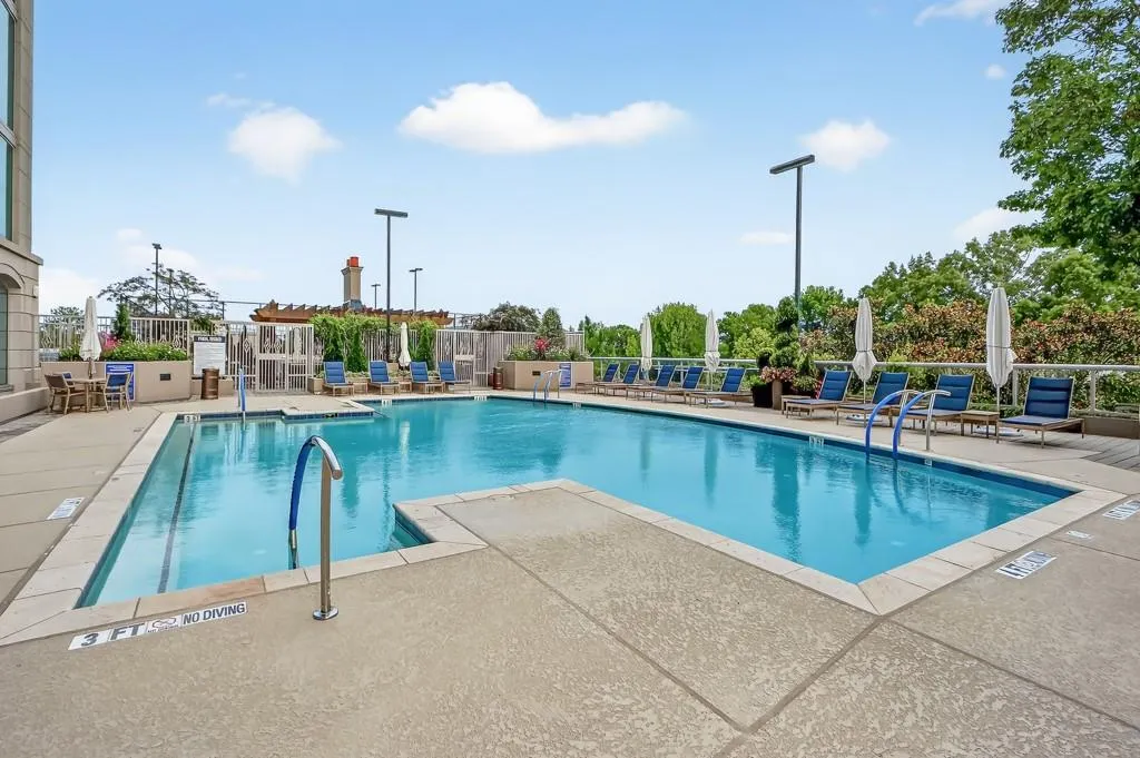 2795 Peachtree Road Ne Unit 1801, Atlanta, Georgia 30305, 2 Bedrooms Bedrooms, ,2 BathroomsBathrooms,Residential,For Sale,2795 Peachtree Road Ne Unit 1801,7627526