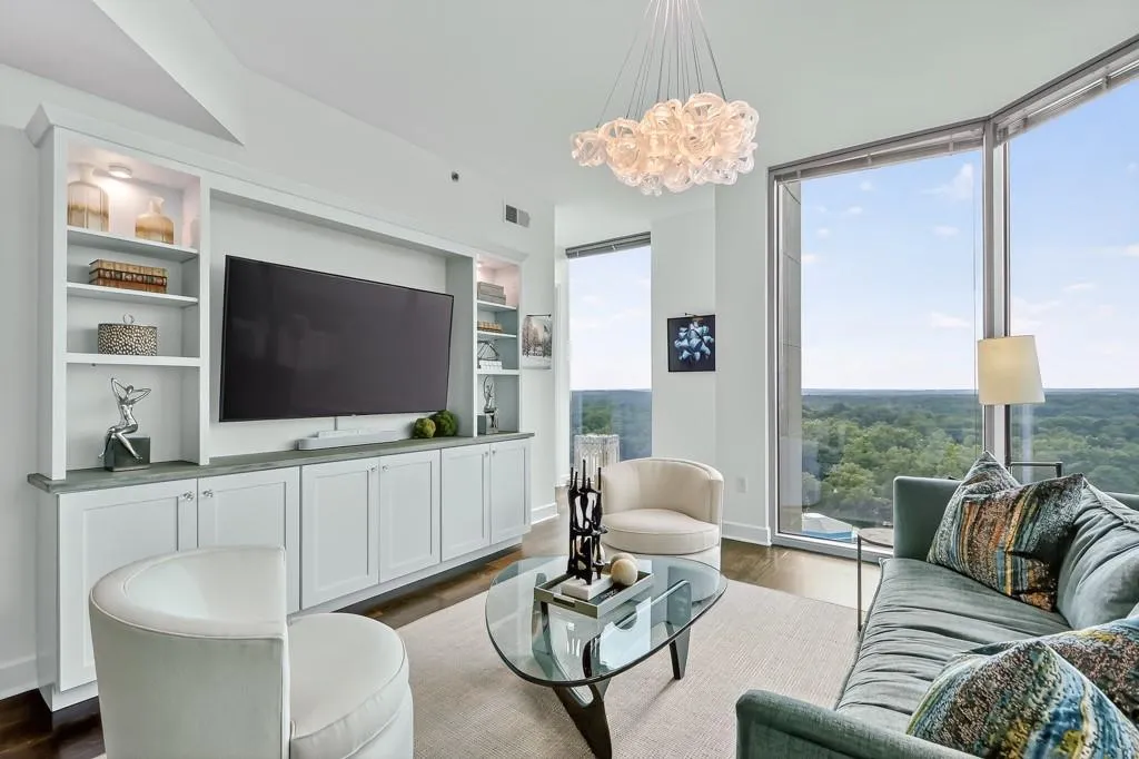 2795 Peachtree Road Ne Unit 1801, Atlanta, Georgia 30305, 2 Bedrooms Bedrooms, ,2 BathroomsBathrooms,Residential,For Sale,2795 Peachtree Road Ne Unit 1801,7627526