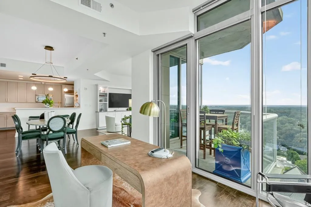 2795 Peachtree Road Ne Unit 1801, Atlanta, Georgia 30305, 2 Bedrooms Bedrooms, ,2 BathroomsBathrooms,Residential,For Sale,2795 Peachtree Road Ne Unit 1801,7627526