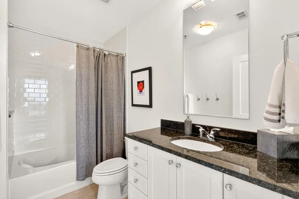 2795 Peachtree Road Ne Unit 1801, Atlanta, Georgia 30305, 2 Bedrooms Bedrooms, ,2 BathroomsBathrooms,Residential,For Sale,2795 Peachtree Road Ne Unit 1801,7627526