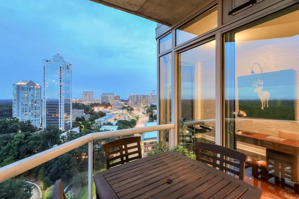2795 Peachtree Road Ne Unit 1801, Atlanta, Georgia 30305, 2 Bedrooms Bedrooms, ,2 BathroomsBathrooms,Residential,For Sale,2795 Peachtree Road Ne Unit 1801,7627526
