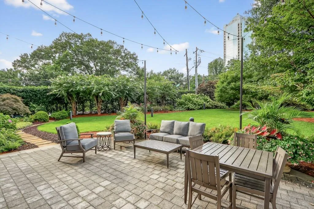 2795 Peachtree Road Ne Unit 1801, Atlanta, Georgia 30305, 2 Bedrooms Bedrooms, ,2 BathroomsBathrooms,Residential,For Sale,2795 Peachtree Road Ne Unit 1801,7627526