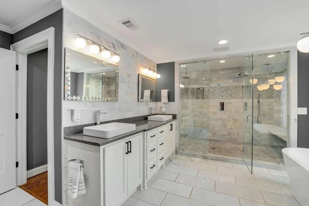 Just absolutely love this bath.  So bright and spacious.  And this shower!  Wait!!!!!