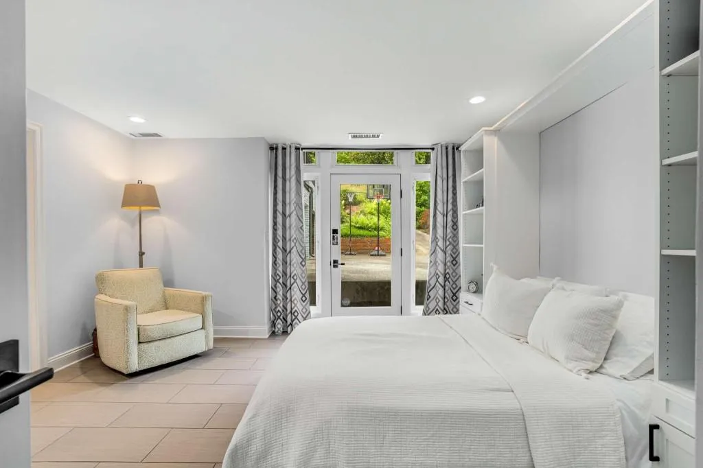Bedroom with access to the backyard and ensuite bath