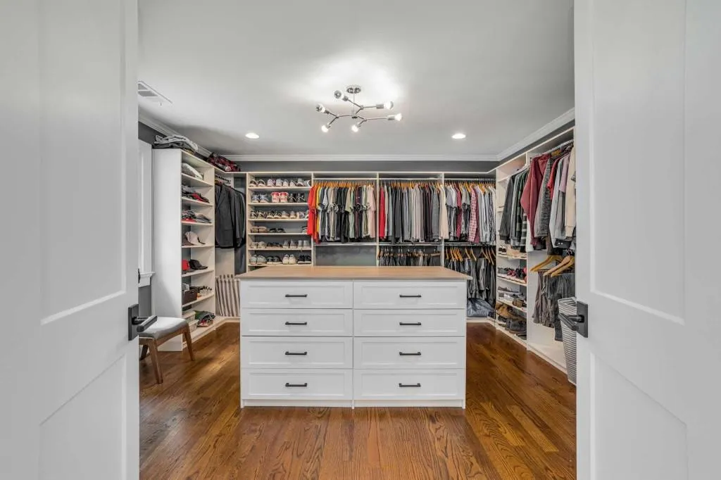 Organized and spaious.  Talk about custom