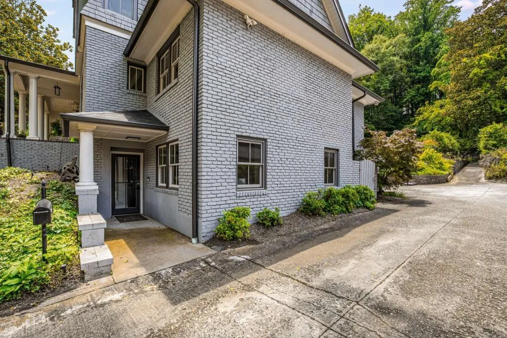Separate entry to studio apartment