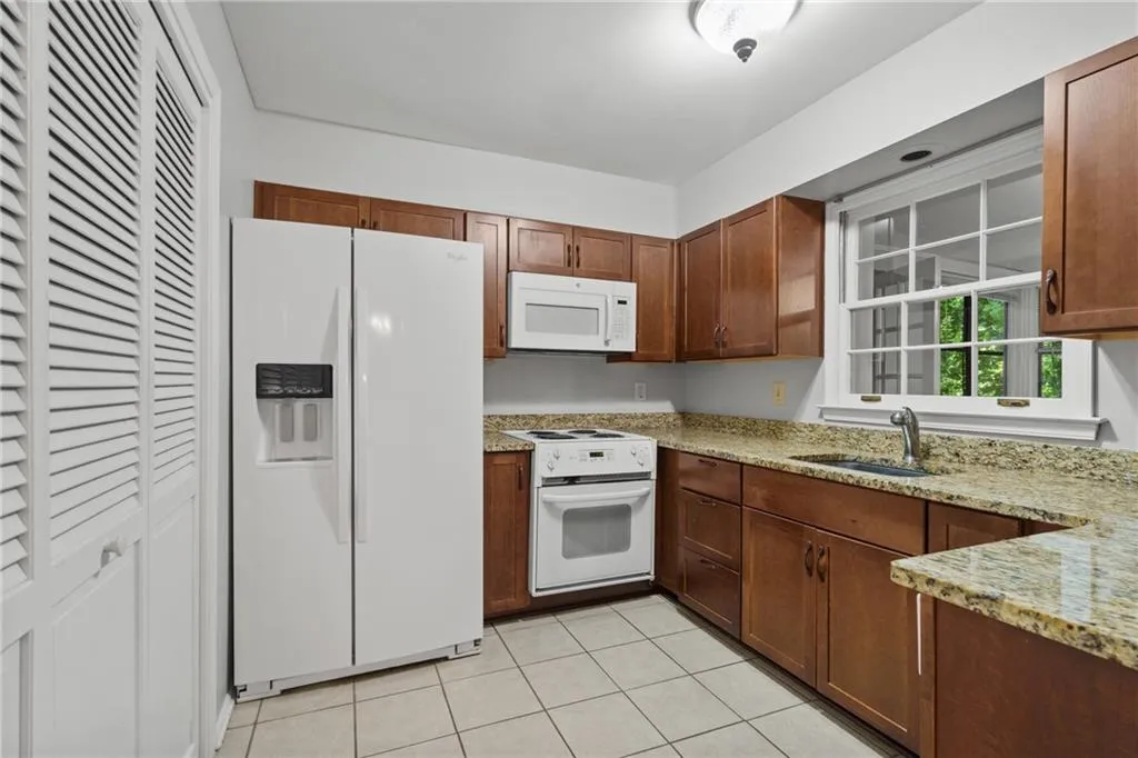 68 La Rue Place Nw, Atlanta, Georgia 30327, 1 Bedroom Bedrooms, ,1 BathroomBathrooms,Residential,For Sale,68 La Rue Place Nw,7605735