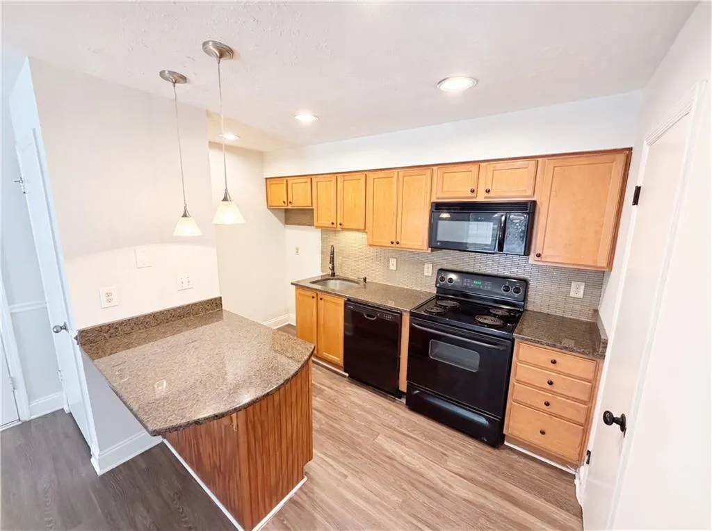 3175 Seven Pines Court Unit 204, Atlanta, Georgia 30339, 1 Bedroom Bedrooms, 0 ,1 BathroomBathrooms,Residential,For Sale,3175 Seven Pines Court Unit 204,7815221
