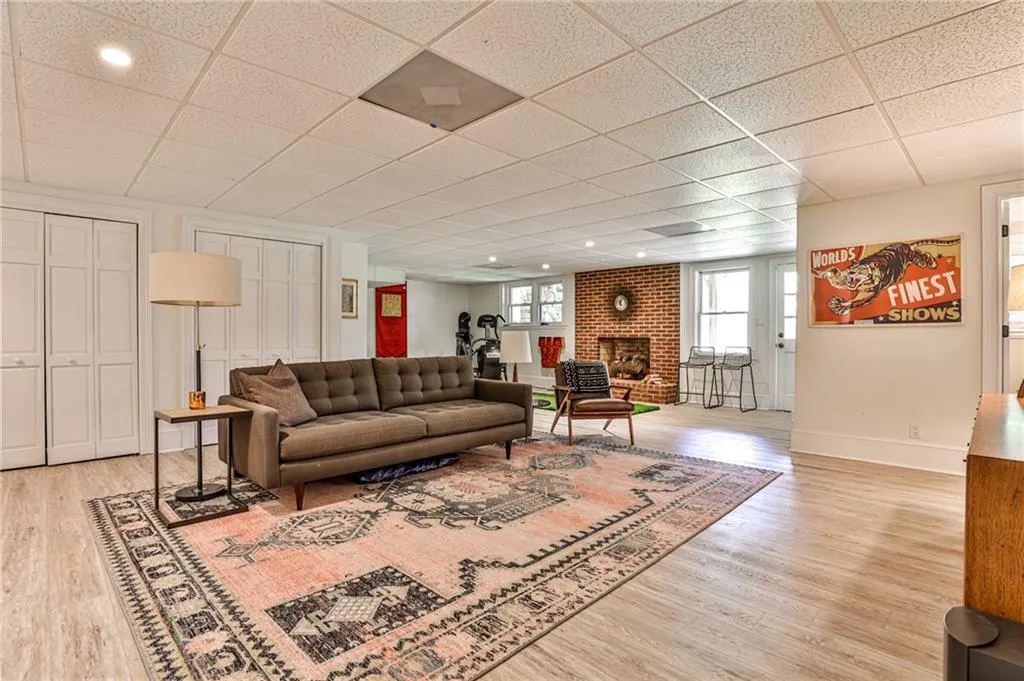 435 Tavern Circle, Sandy Springs, Georgia 30350, 5 Bedrooms Bedrooms, ,5 BathroomsBathrooms,Residential,Sold,435 Tavern Circle,7257163